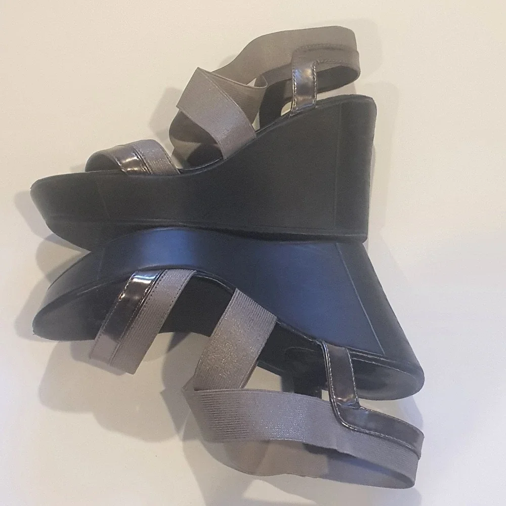 Charles David Grey Black Wedge‎ Heel Sandals Elastic Straps Pewter 10 inches